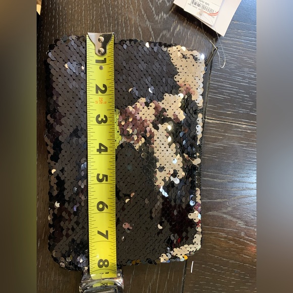 NWT AE make up bag with reversible sequins - Picture 4 of 5